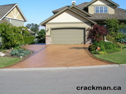 The Crackman custom tints your concrete driveway